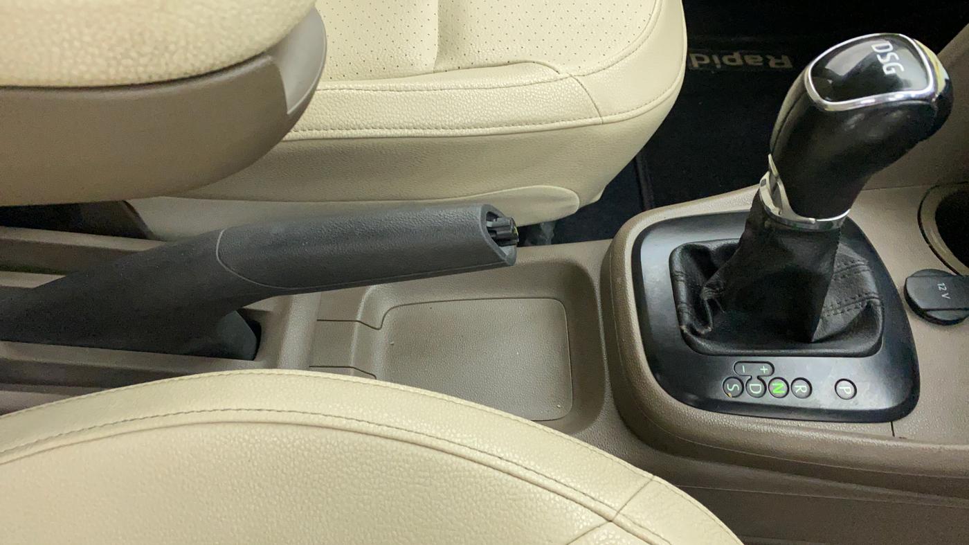 2015 Skoda Rapid 1.5 TDI AT ELEGANCE, Diesel, Automatic, 53,133 km, Gear Lever