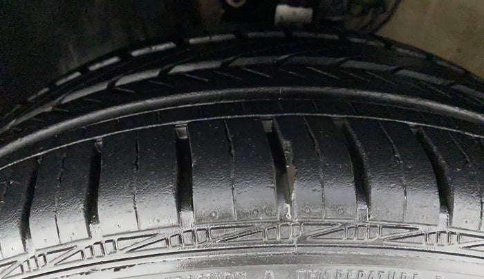 2015 Skoda Rapid 1.5 TDI AT ELEGANCE, Diesel, Automatic, 53,133 km, Left Front Tyre Tread