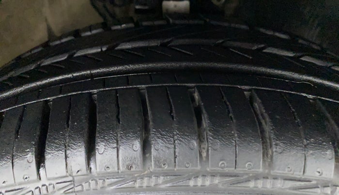 2015 Skoda Rapid 1.5 TDI AT ELEGANCE, Diesel, Automatic, 53,133 km, Right Front Tyre Tread
