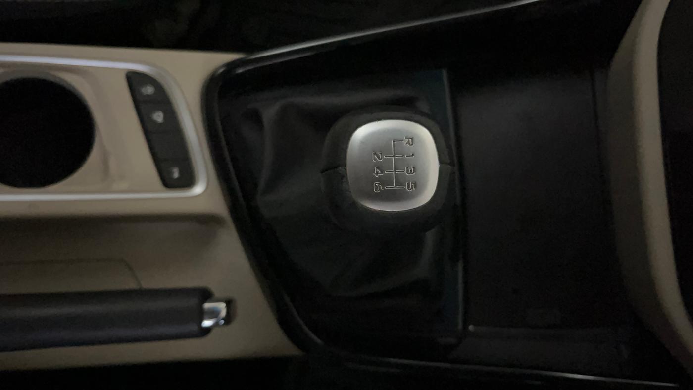 2021 MG HECTOR SHARP HYBRID 1.5 PETROL DUAL TONE, Petrol, Manual, 43,653 km, Gear Lever