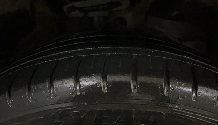 2021 MG HECTOR SHARP HYBRID 1.5 PETROL DUAL TONE, Petrol, Manual, 43,608 km, Right Front Tyre Tread