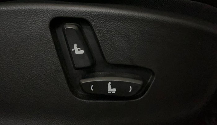 2021 MG HECTOR SHARP HYBRID 1.5 PETROL DUAL TONE, Petrol, Manual, 43,608 km, Driver Side Adjustment Panel