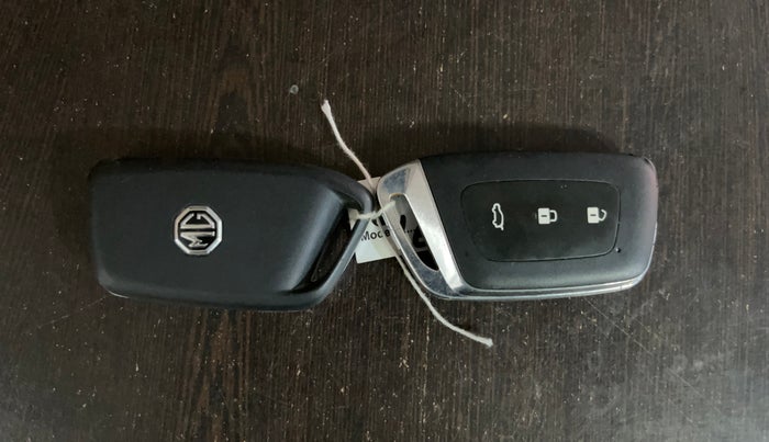 2021 MG HECTOR SHARP HYBRID 1.5 PETROL DUAL TONE, Petrol, Manual, 43,608 km, Key Close Up