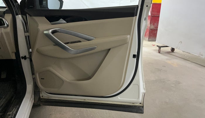 2021 MG HECTOR SHARP HYBRID 1.5 PETROL DUAL TONE, Petrol, Manual, 43,608 km, Driver Side Door Panels Control