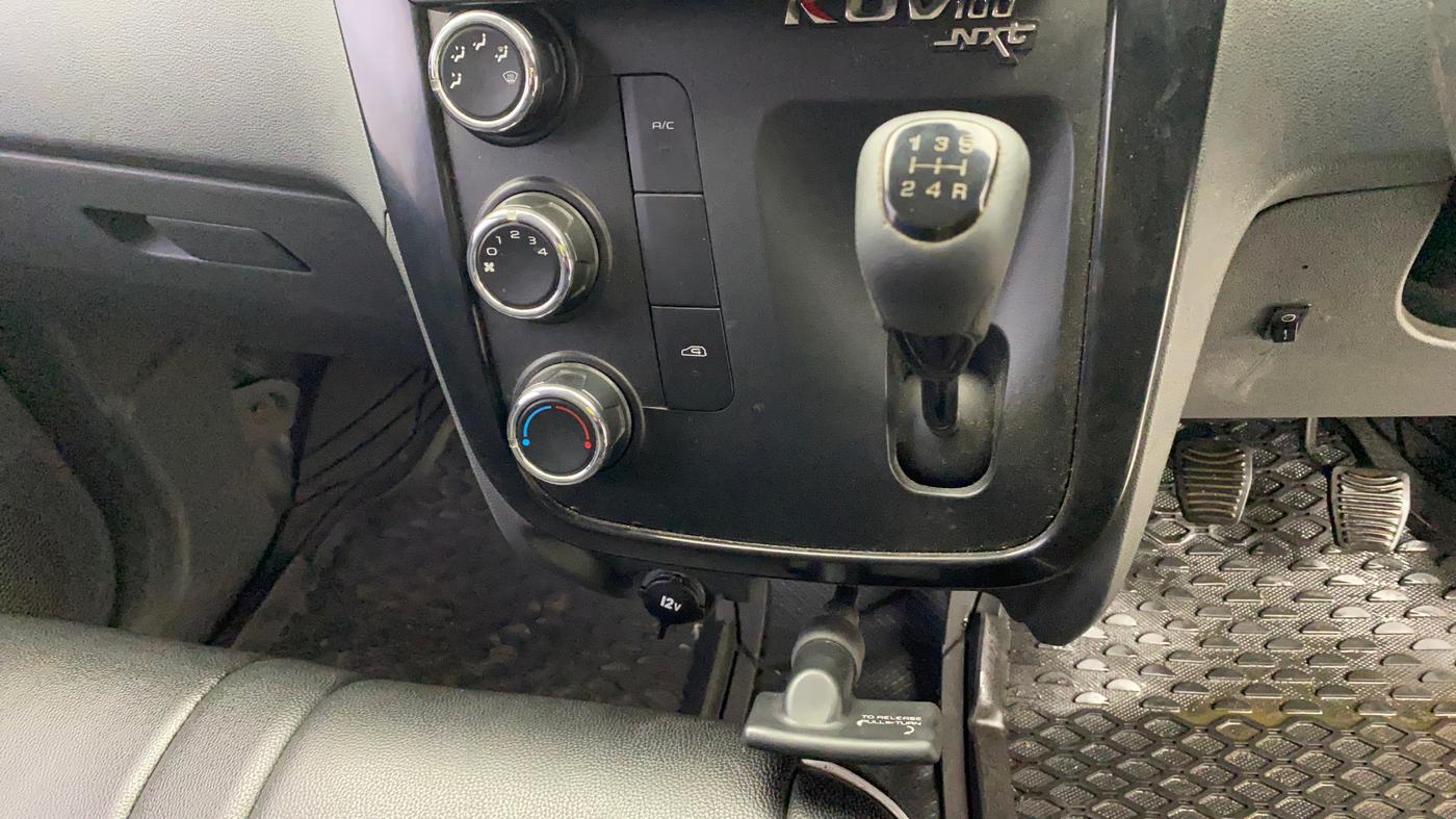2018 Mahindra KUV 100 NXT K4+ P 6 STR, Petrol, Manual, 54,580 km, Gear Lever