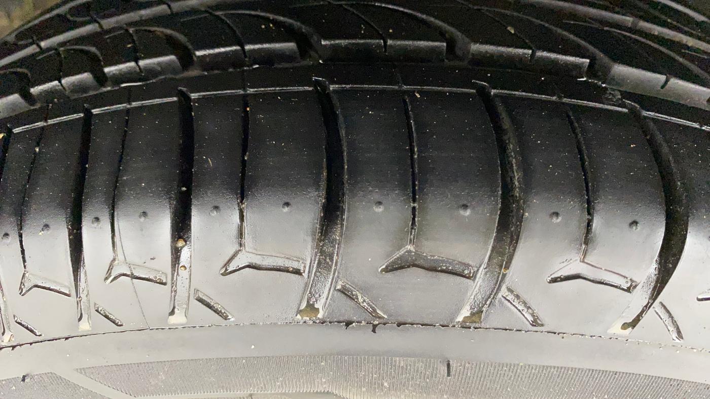 2018 Mahindra KUV 100 NXT K4+ P 6 STR, Petrol, Manual, 54,580 km, Left Front Tyre Tread