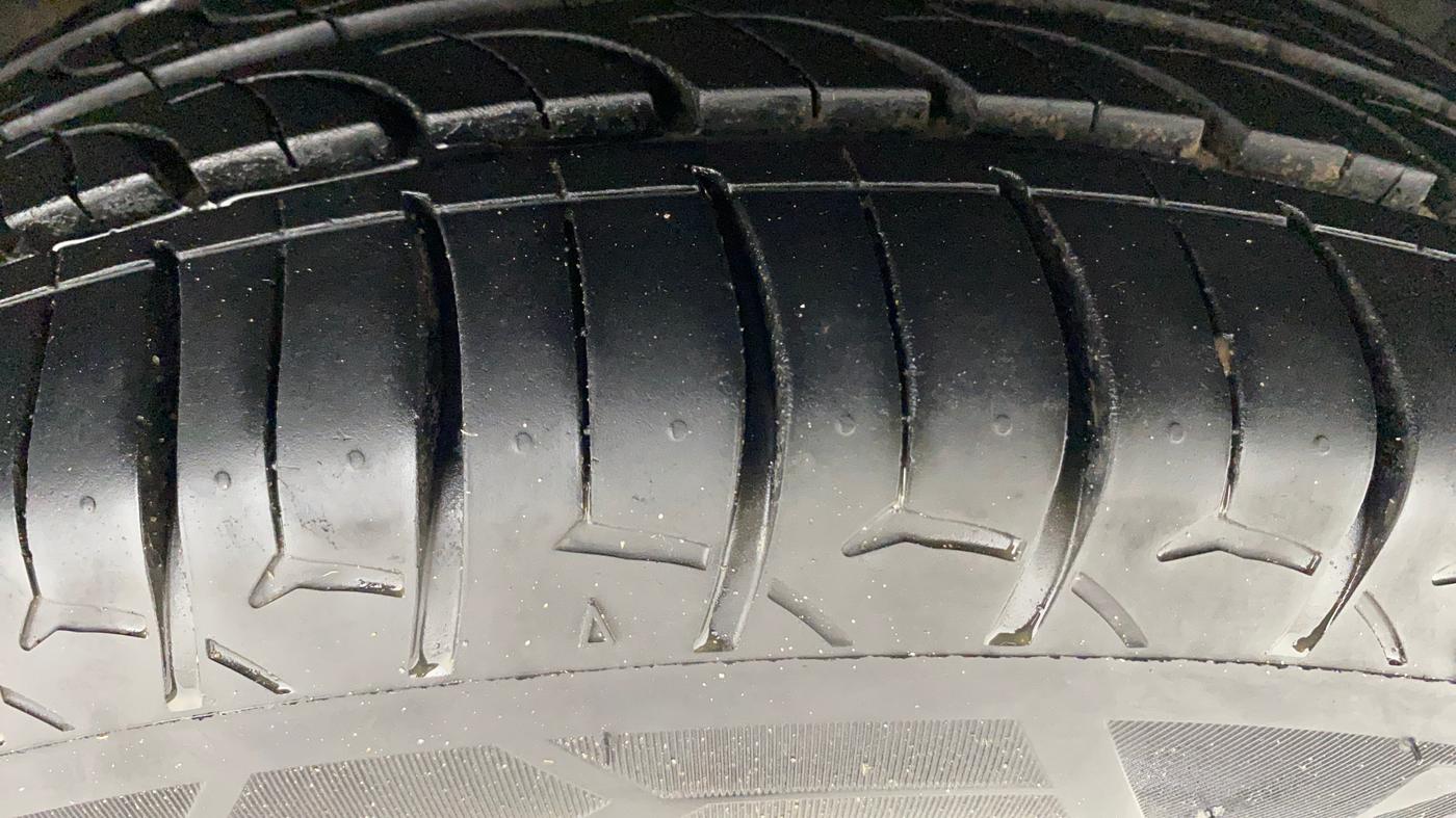 2018 Mahindra KUV 100 NXT K4+ P 6 STR, Petrol, Manual, 54,580 km, Right Front Tyre Tread