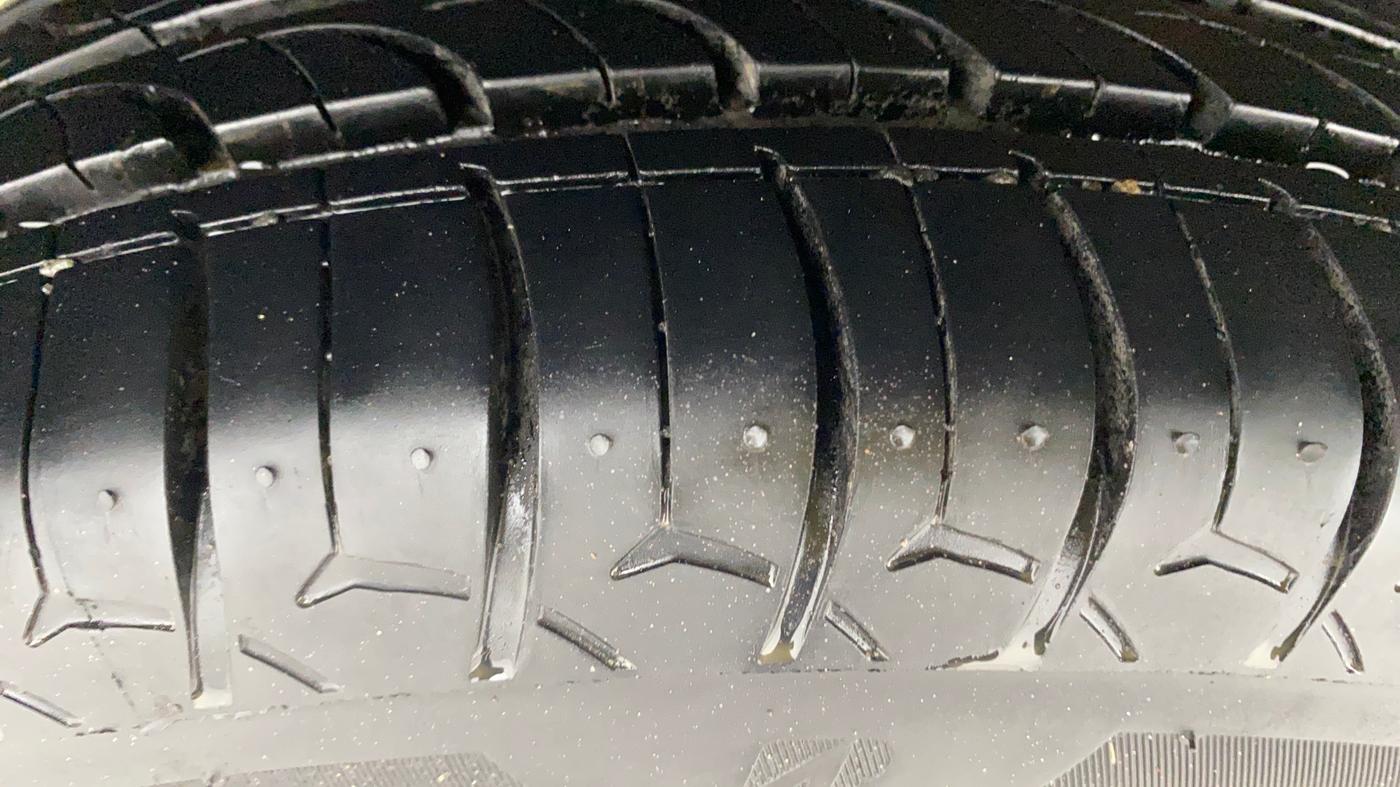 2018 Mahindra KUV 100 NXT K4+ P 6 STR, Petrol, Manual, 54,580 km, Right Rear Tyre Tread