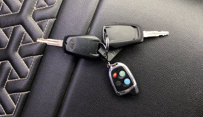 2018 Mahindra KUV 100 NXT K4+ P 6 STR, Petrol, Manual, 54,568 km, Key Close Up