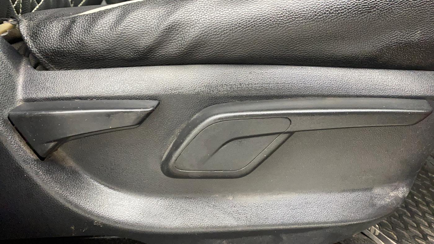 2018 Mahindra KUV 100 NXT K4+ P 6 STR, Petrol, Manual, 54,580 km, Driver Side Adjustment Panel