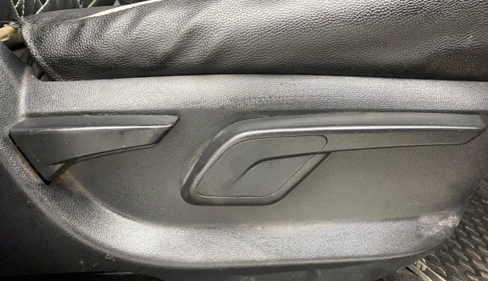 2018 Mahindra KUV 100 NXT K4+ P 6 STR, Petrol, Manual, 54,568 km, Driver Side Adjustment Panel