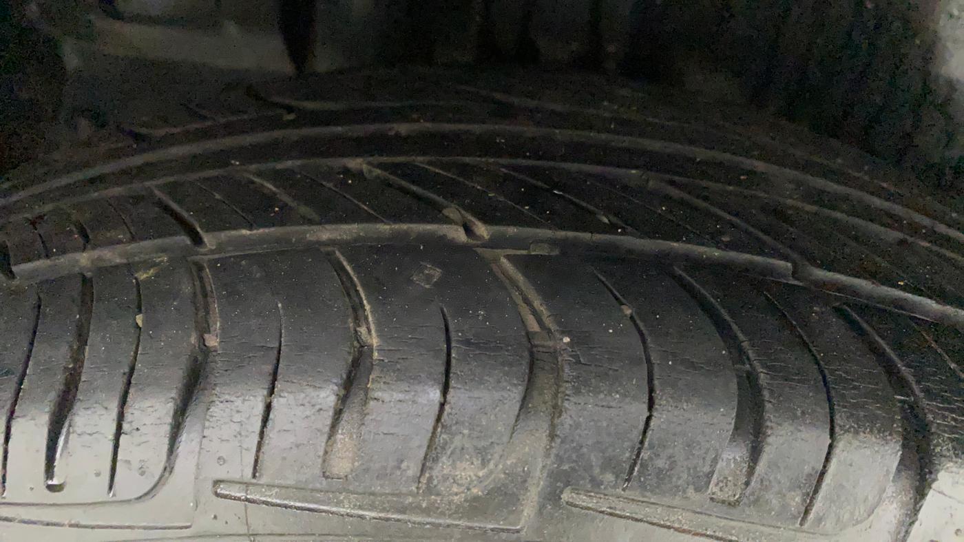 2013 Maruti Ertiga VXI CNG, CNG, Manual, 1,16,596 km, Right Rear Tyre Tread