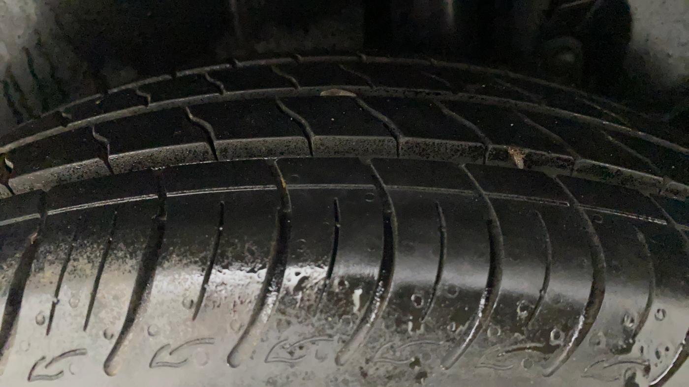 2013 Maruti Ertiga VXI CNG, CNG, Manual, 1,16,596 km, Left Rear Tyre Tread