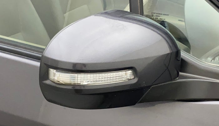 2013 Maruti Ertiga VXI CNG, CNG, Manual, 1,16,596 km, Right rear-view mirror - Indicator light has minor damage