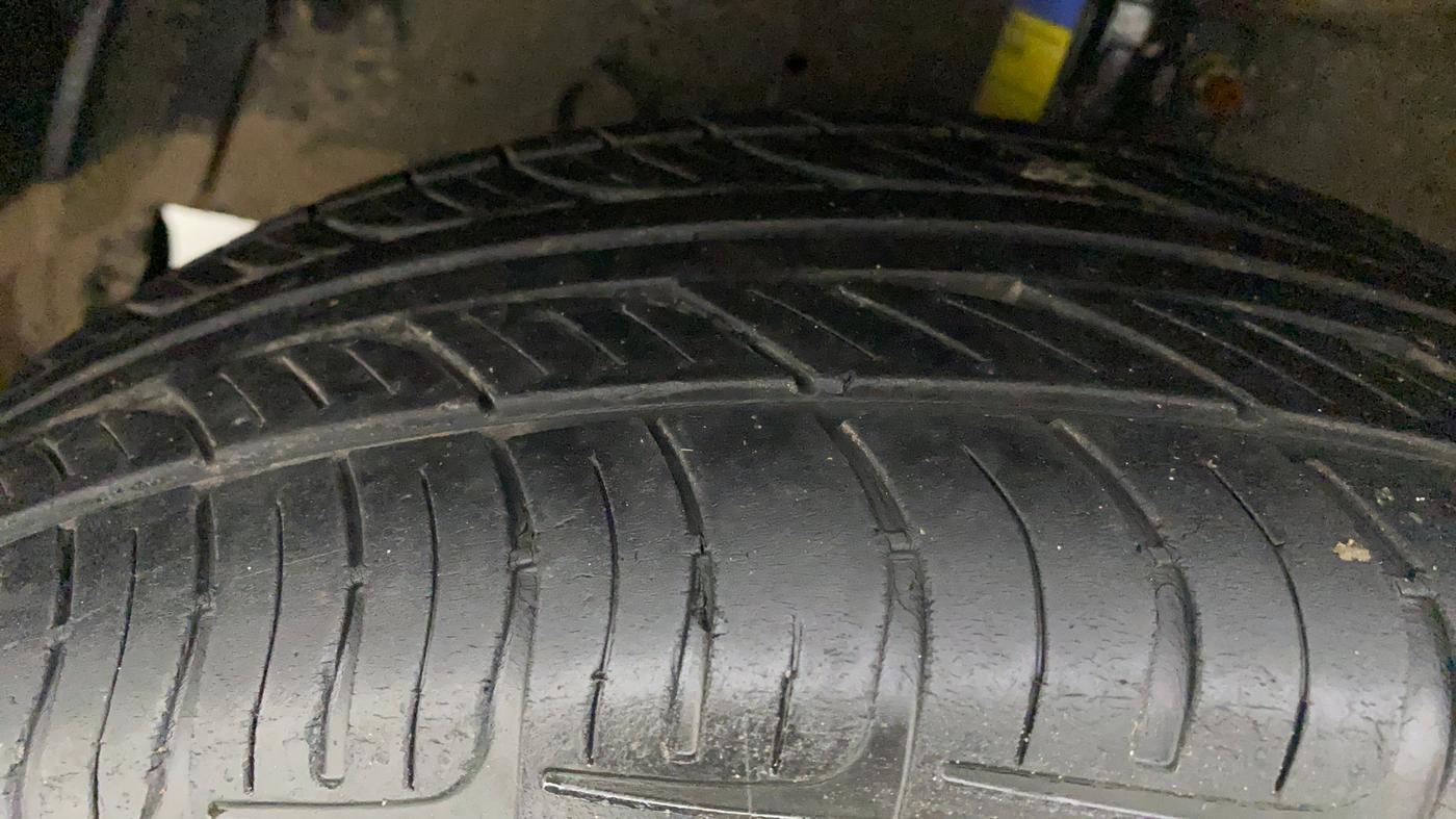 2013 Maruti Ertiga VXI CNG, CNG, Manual, 1,16,596 km, Left Front Tyre Tread
