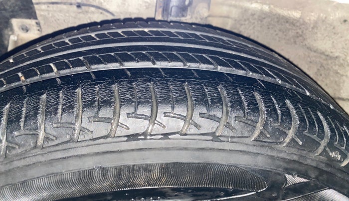 2015 Maruti Ciaz VXI+, Petrol, Manual, 59,542 km, Left Front Tyre Tread