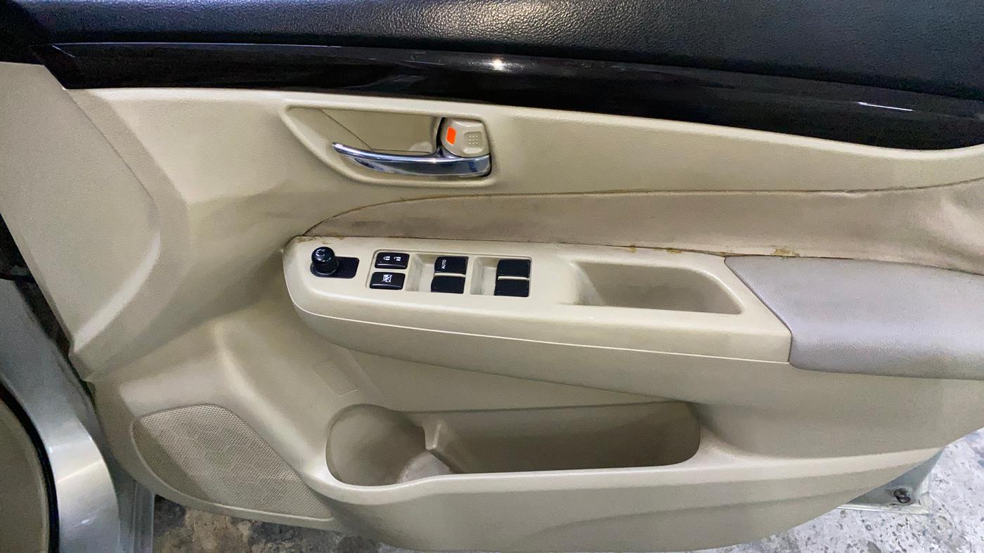 2015 Maruti Ciaz VXI+, Petrol, Manual, 59,542 km, Driver Side Door Panels Control
