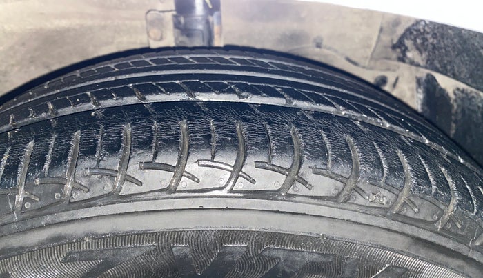 2015 Maruti Ciaz VXI+, Petrol, Manual, 59,542 km, Right Front Tyre Tread