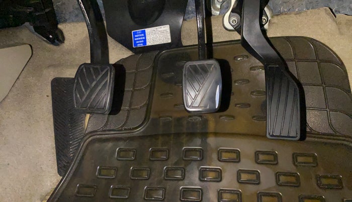 2015 Maruti Ciaz VXI+, Petrol, Manual, 59,542 km, Pedals