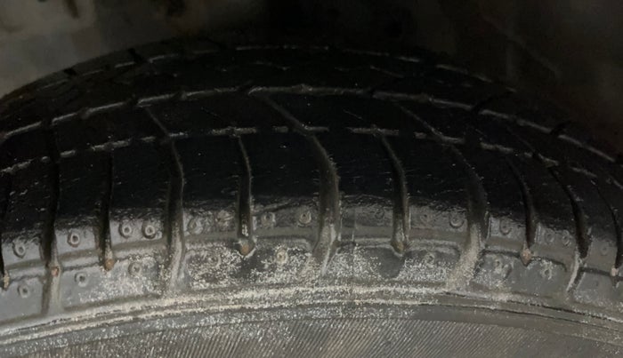 2015 Honda Amaze 1.2L I-VTEC E, Petrol, Manual, 55,595 km, Left Front Tyre Tread