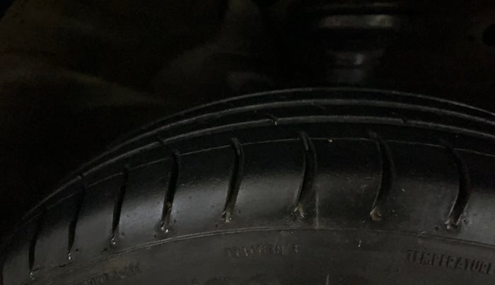 2018 Maruti Wagon R 1.0 LXI CNG, CNG, Manual, 50,792 km, Right Front Tyre Tread