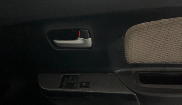 2018 Maruti Wagon R 1.0 LXI CNG, CNG, Manual, 50,792 km, Driver Side Door Panels Control