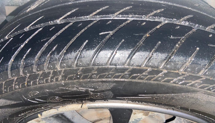 2016 Hyundai Grand i10 ASTA 1.2 KAPPA VTVT, Petrol, Manual, 61,032 km, Right Rear Tyre Tread