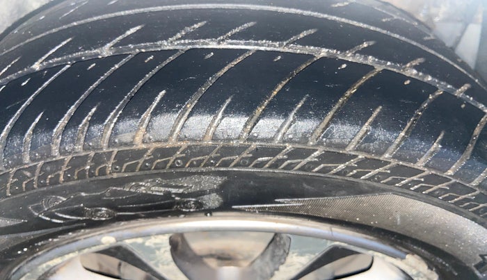 2016 Hyundai Grand i10 ASTA 1.2 KAPPA VTVT, Petrol, Manual, 61,032 km, Left Rear Tyre Tread