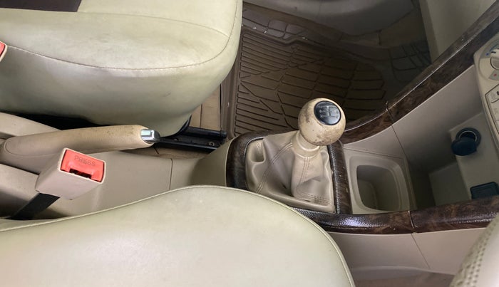 2015 Maruti Ertiga ZXI, CNG, Manual, 1,37,764 km, Gear Lever