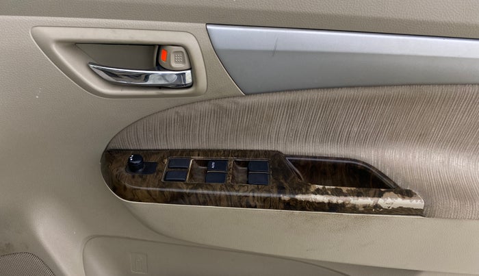 2015 Maruti Ertiga ZXI, CNG, Manual, 1,37,764 km, Driver Side Door Panels Control