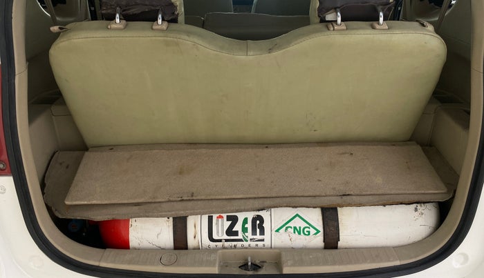 2015 Maruti Ertiga ZXI, CNG, Manual, 1,37,764 km, Boot Inside