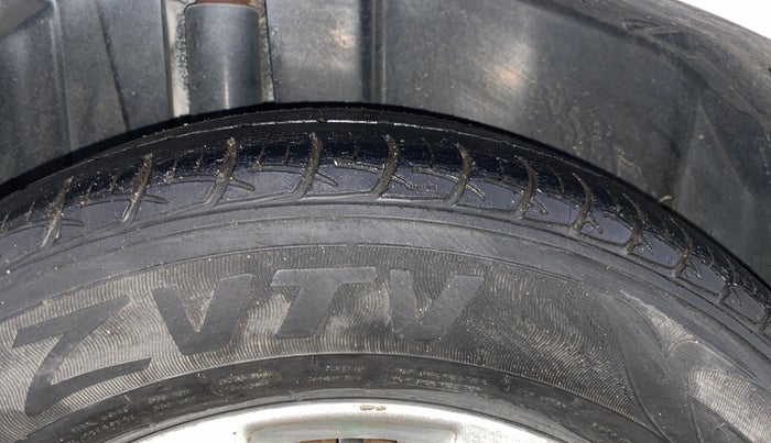 2015 Maruti Ertiga ZXI, CNG, Manual, 1,37,764 km, Right Rear Tyre Tread