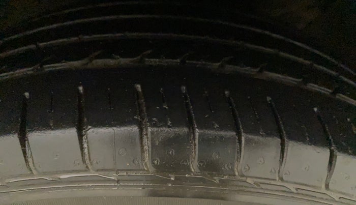 2017 Hyundai Creta E PLUS 1.6 PETROL, Petrol, Manual, 93,555 km, Left Front Tyre Tread