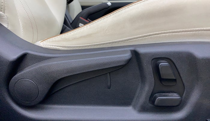 2024 Hyundai Verna SX(O) 1.5 MPI IVT , Petrol, Automatic, 5,953 km, Driver Side Adjustment Panel