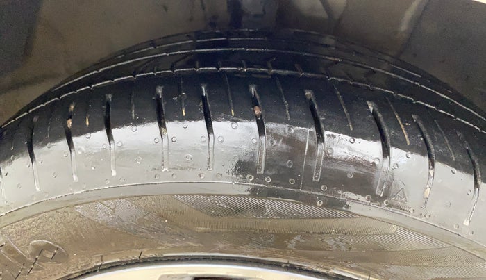 2024 Hyundai Verna SX(O) 1.5 MPI IVT , Petrol, Automatic, 5,953 km, Right Front Tyre Tread