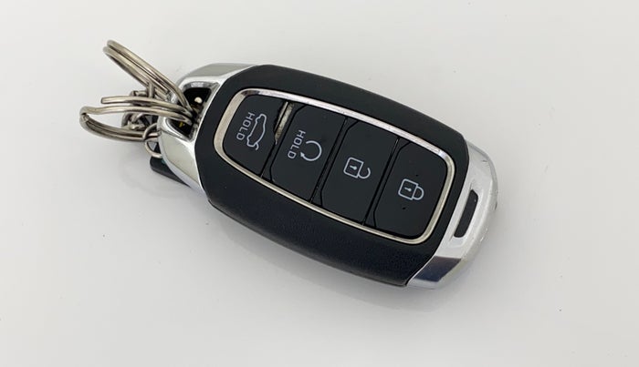 2024 Hyundai Verna SX(O) 1.5 MPI IVT , Petrol, Automatic, 5,953 km, Key Close Up