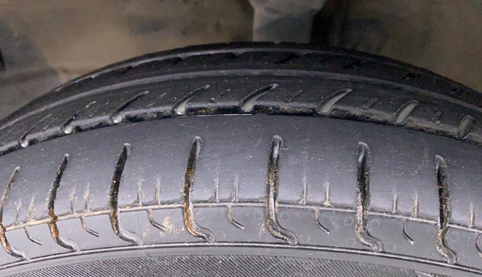 2013 Maruti Wagon R 1.0 LXI, Petrol, Manual, 53,777 km, Left Front Tyre Tread