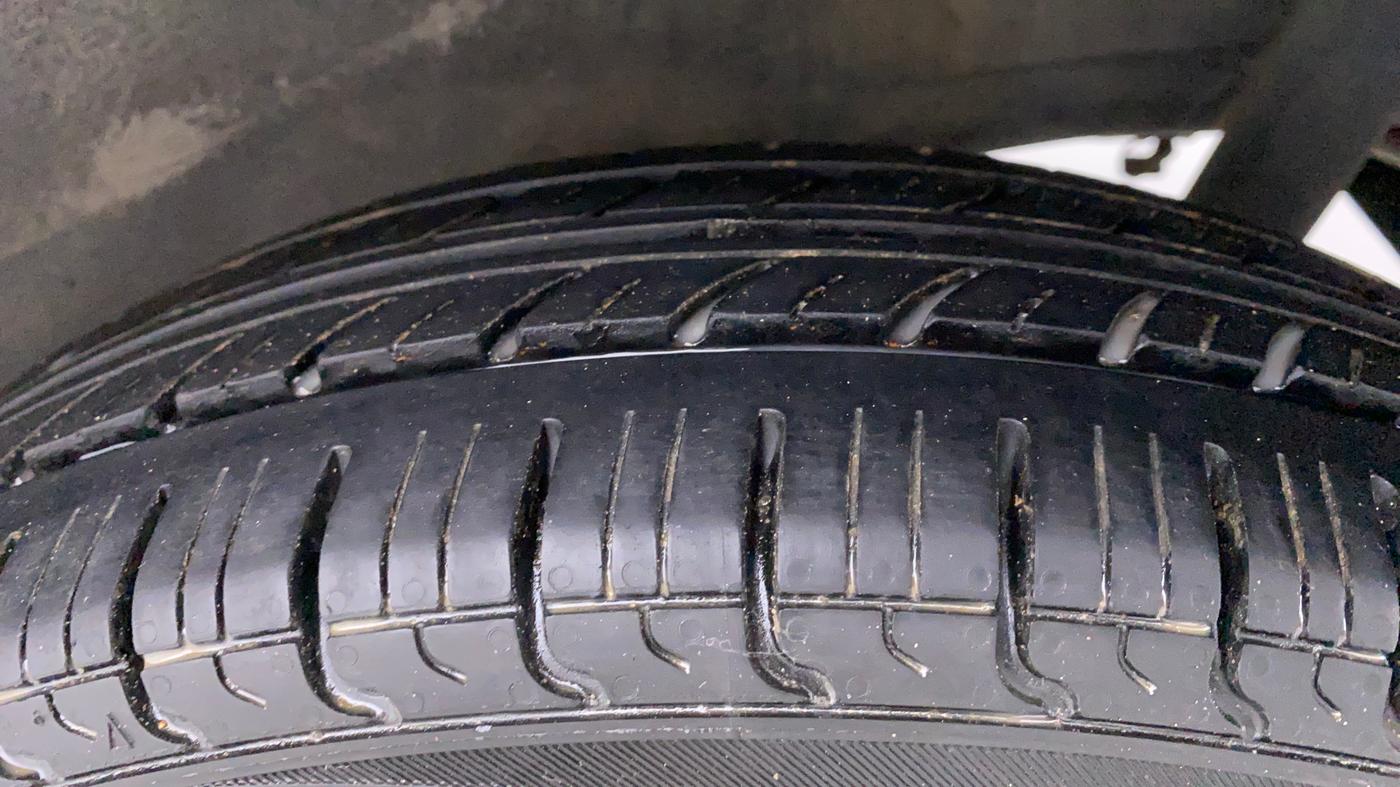 2013 Maruti Wagon R 1.0 LXI, Petrol, Manual, 53,777 km, Left Rear Tyre Tread