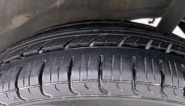 2013 Maruti Wagon R 1.0 LXI, Petrol, Manual, 53,777 km, Left Rear Tyre Tread