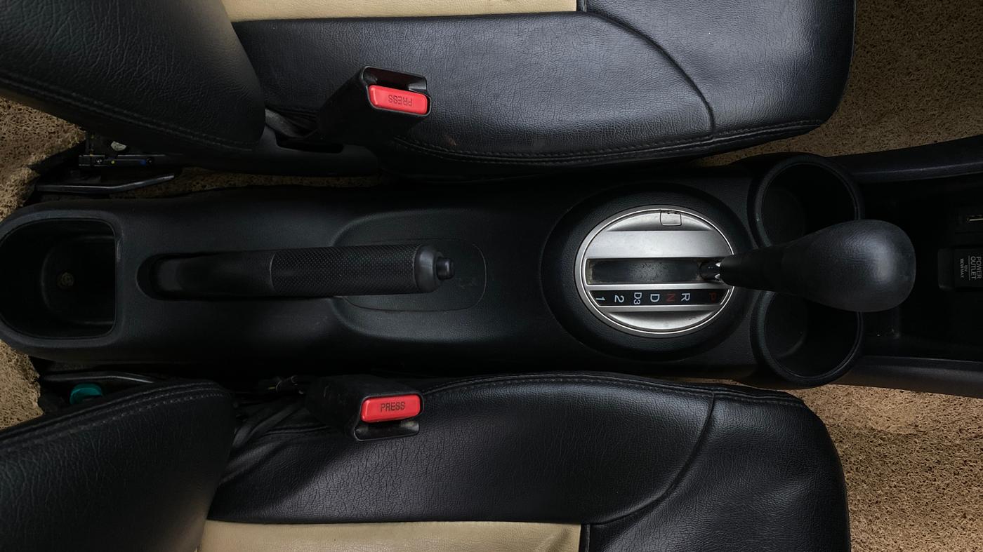 2017 Honda Brio VX AT, Petrol, Automatic, 77,602 km, Gear Lever