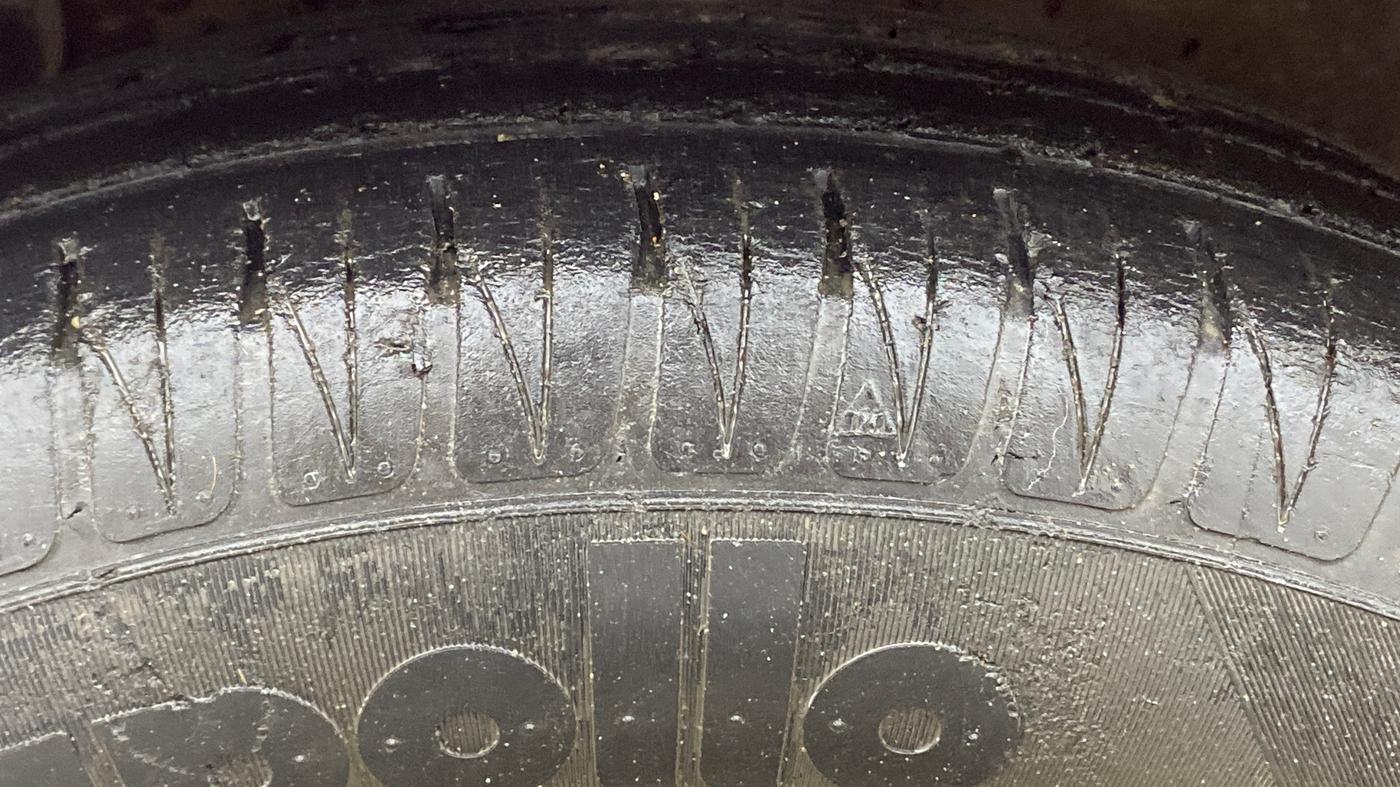 2017 Honda Brio VX AT, Petrol, Automatic, 77,602 km, Left Front Tyre Tread