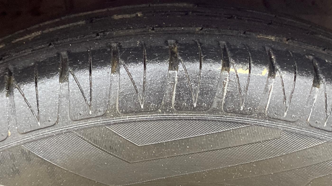 2017 Honda Brio VX AT, Petrol, Automatic, 77,602 km, Right Front Tyre Tread