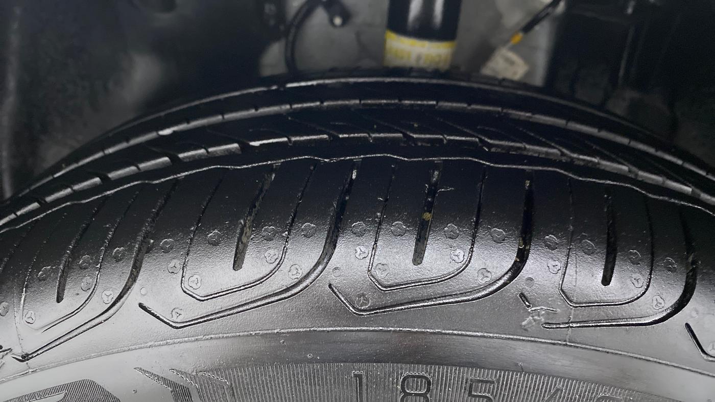2022 Tata ALTROZ XZA PLUS, Petrol, Automatic, 17,288 km, Left Front Tyre Tread