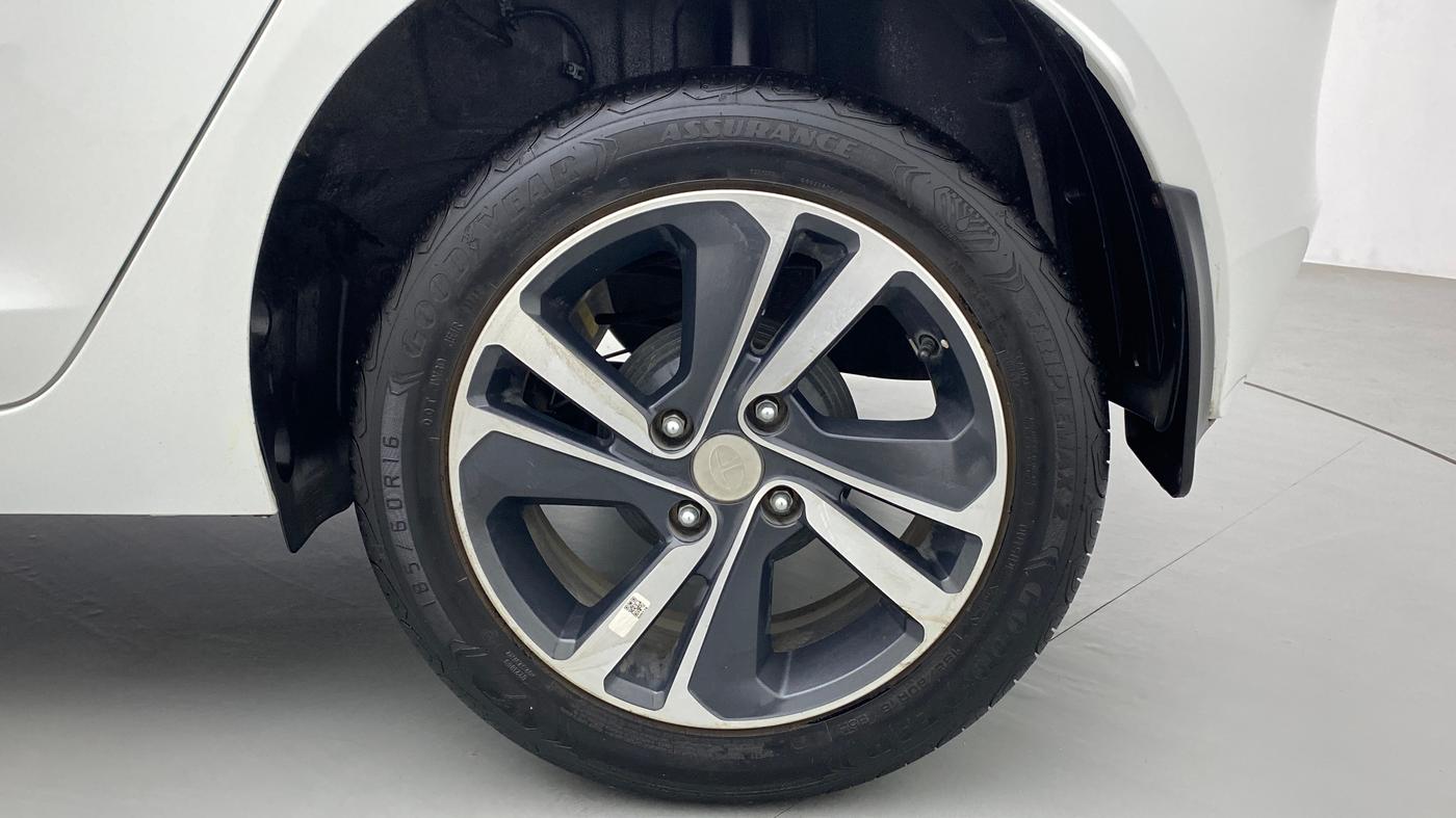 2022 Tata ALTROZ XZA PLUS, Petrol, Automatic, 17,288 km, Left Rear Wheel