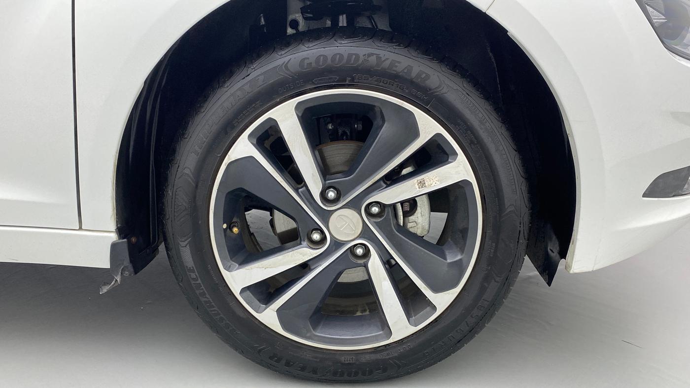 2022 Tata ALTROZ XZA PLUS, Petrol, Automatic, 17,288 km, Right Front Wheel