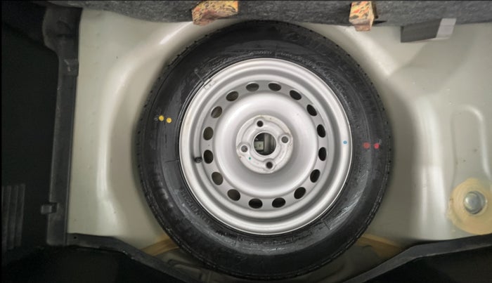 2017 Maruti Swift LXI (O), Petrol, Manual, 29,045 km, Spare Tyre