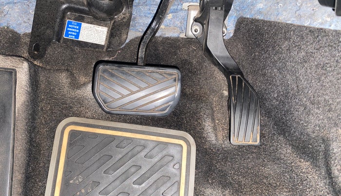 2020 Maruti S Cross ALPHA AT1.5, Petrol, Automatic, 76,798 km, Pedals