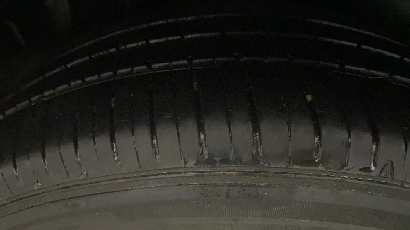 2020 Maruti S Cross ALPHA AT1.5, Petrol, Automatic, 76,838 km, Right Rear Tyre Tread