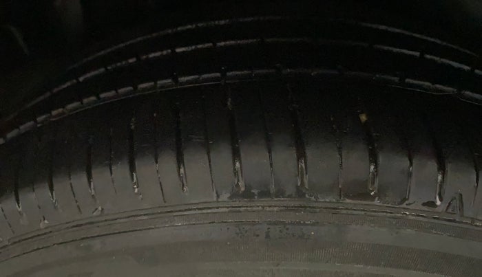 2020 Maruti S Cross ALPHA AT1.5, Petrol, Automatic, 76,798 km, Right Rear Tyre Tread