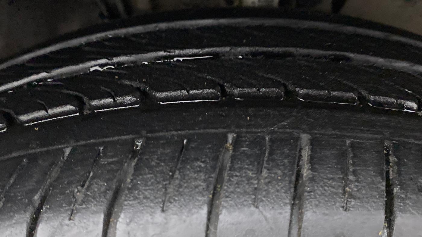 2013 Volkswagen Polo HIGHLINE1.2L PETROL, Petrol, Manual, 66,597 km, Right Front Tyre Tread